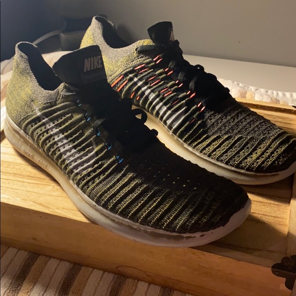 Nike Olive and Black RN Flyknit